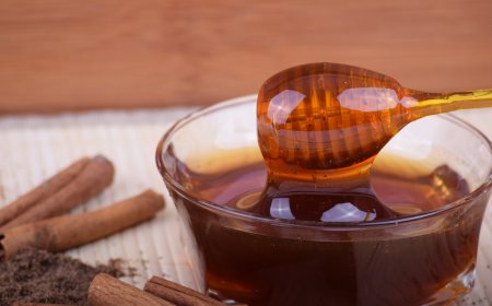 The Benefits of Honey for Skin and Hair