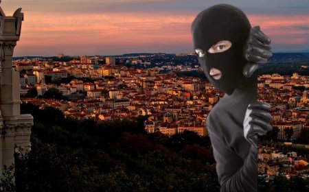 unbelievable/ Thieves Seek Refuge in Police Station After Botched Robbery in Lyon (video)