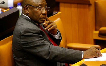 South African Opposition Parties Protest Against President Ramaphosa Amid "Farmgate" Scandal