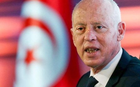 Tunisian President Kaïs Saied Confronted by Protesters Chanting "Tebboune! Dégage!" (video)